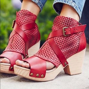 Free People RED rendering clog!!